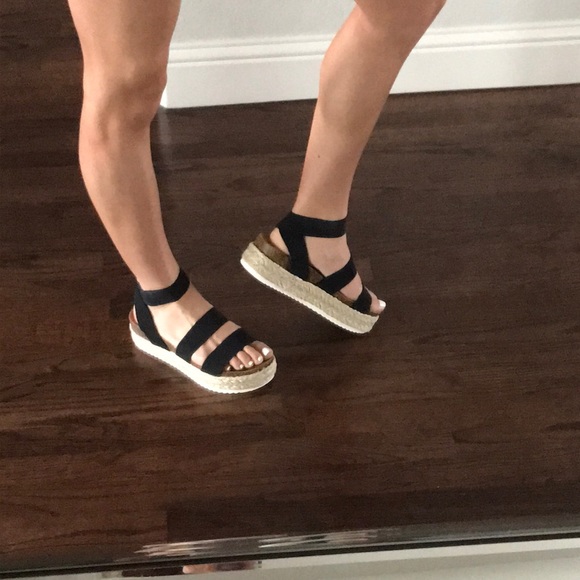 STEVE MADDEN KIMMIE BLACK SANDALS - Picture 3 of 8